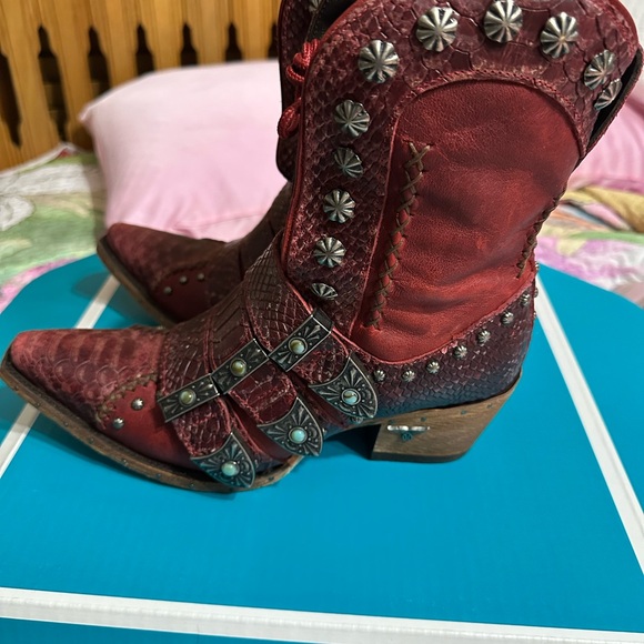 LANE Showdown - Smoldering Ruby Red - comfortable and boldly - Picture 4 of 8